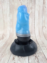 Menard the Desert Shadow, Size Medium (Soft Firmness) Dark Horse Special Coloration