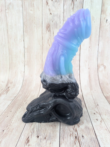 Lukkas the Grave Guard, Size Medium (Soft Firmness shaft, medium firmness base) Dark Horse Special Coloration