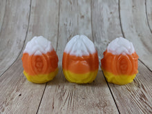 Mixed Clutch Size Small (Many Eyed Creature/Soft, Many Eyed Creature/Soft, Bat/Soft) Candy Corn Special Coloration